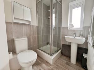 En-suite- click for photo gallery